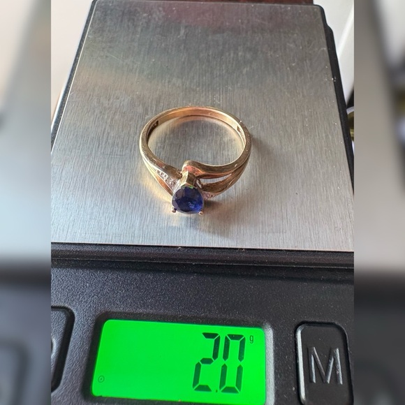 10k Gold and Sapphire Blue Teardrop Ring - Picture 7 of 7
